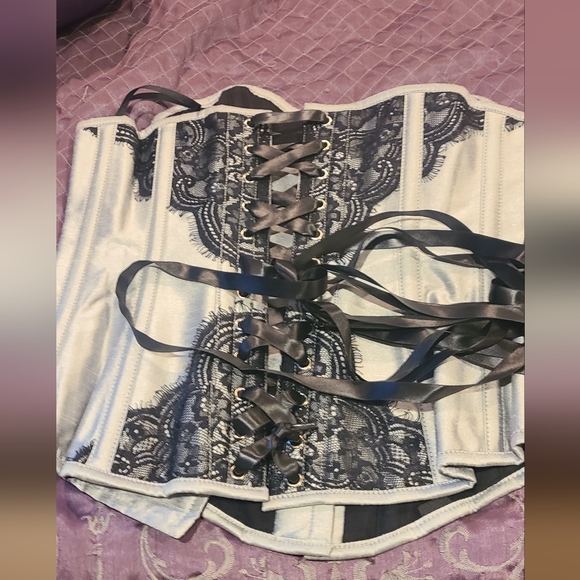 Silver and black women's corset - Picture 2 of 3